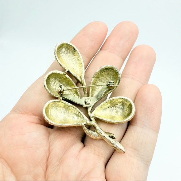 Vintage Gold Tone Leaf Brooch with Rhinestones - Picture 3 of 7